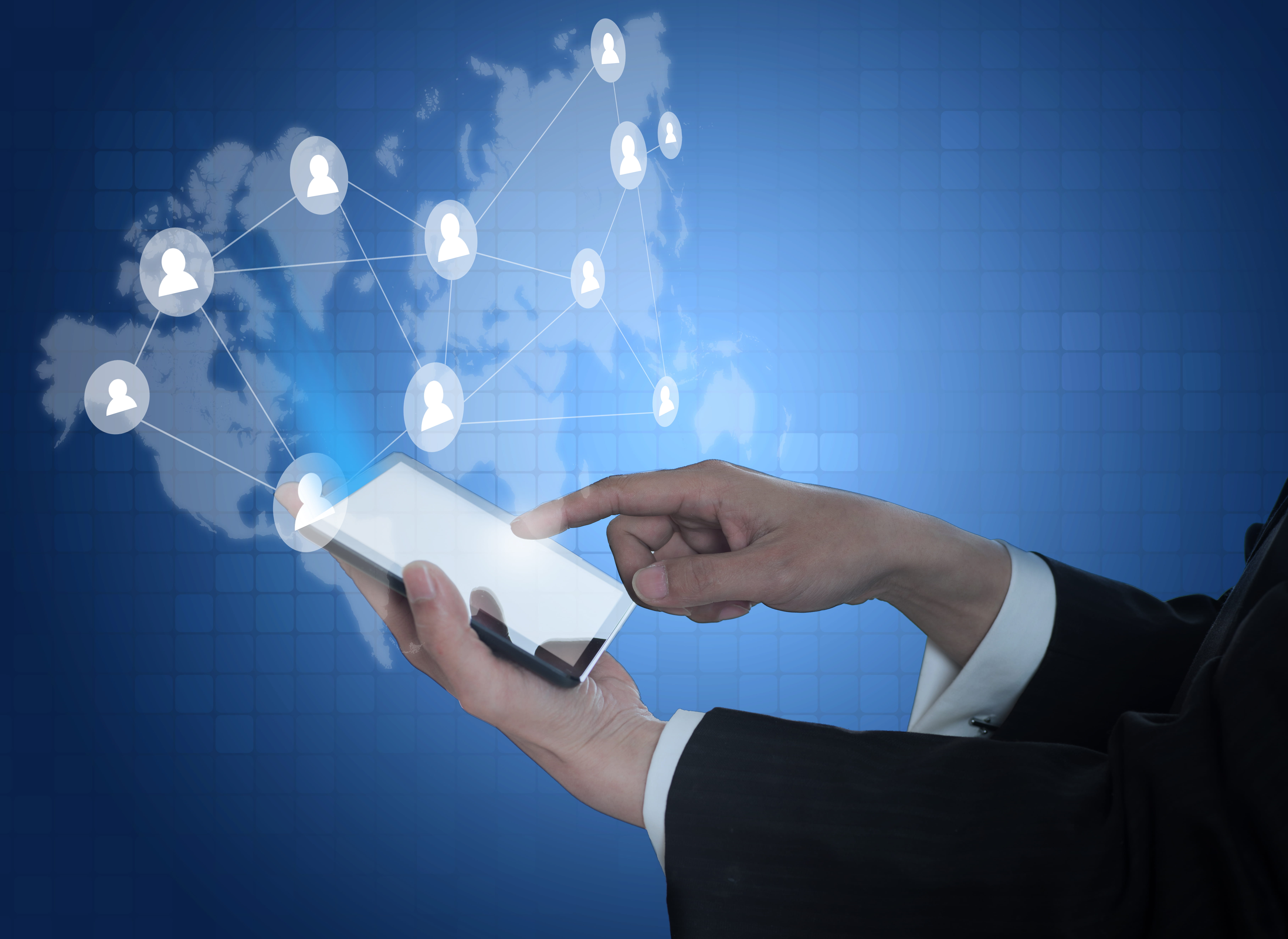 Virtual assistant managing multi-channel customer support