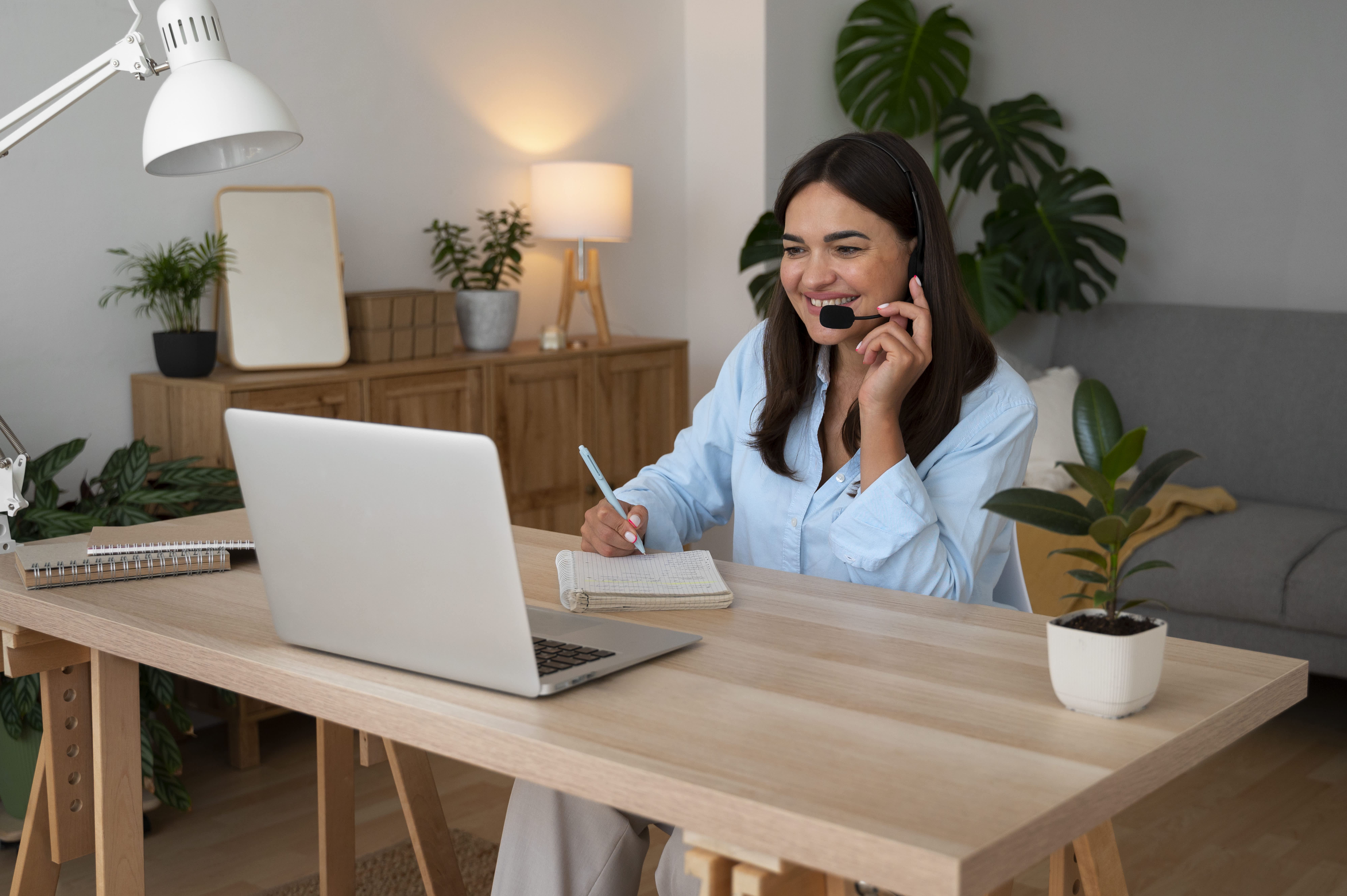 Virtual assistant providing e-commerce customer support
